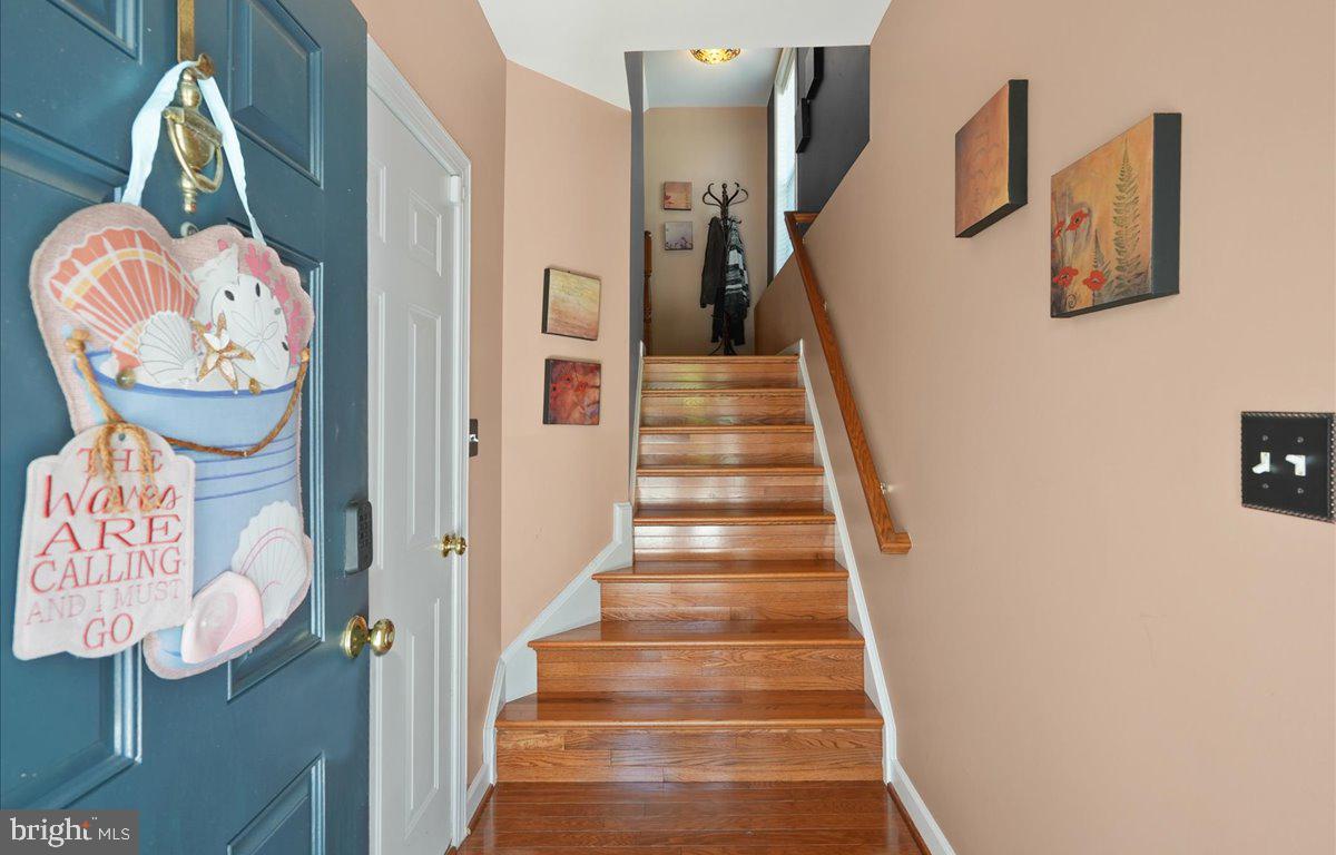 9199 Furey Road Lorton, VA 22079 - Photo 4 of 44 a view of entryway