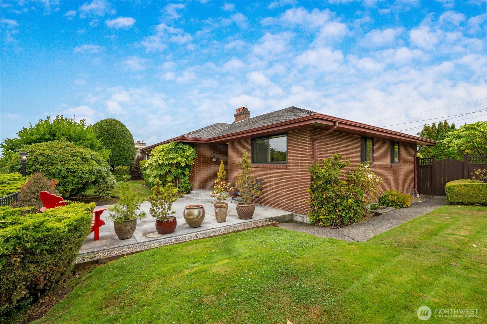 811 Rucker Avenue Everett, WA 98201 - Photo 31 of 34 a front view of a house with garden