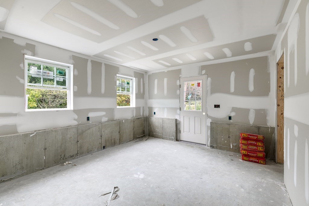 56 Venice Road Methuen, MA 01844 - Photo 2 of 28 Gallery Image 2