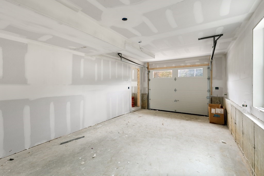 56 Venice Road Methuen, MA 01844 - Photo 3 of 28 Gallery Image 3