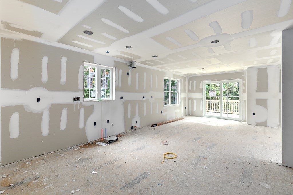 56 Venice Road Methuen, MA 01844 - Photo 5 of 28 Gallery Image 5