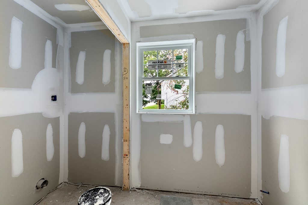 56 Venice Road Methuen, MA 01844 - Photo 10 of 28 Gallery Image 10