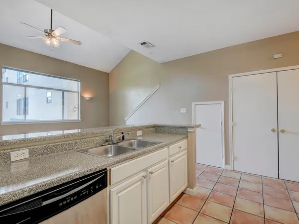 $3,000 | 2405 Leon Street, Unit 102, Austin, TX 78705