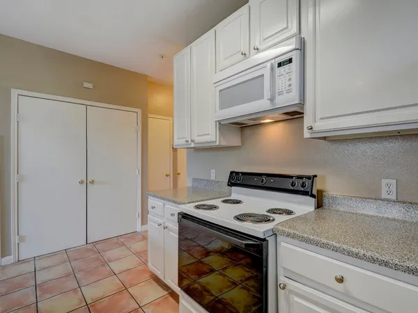 $3,000 | 2405 Leon Street, Unit 102, Austin, TX 78705