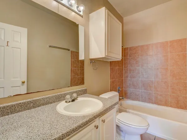 $3,000 | 2405 Leon Street, Unit 102, Austin, TX 78705