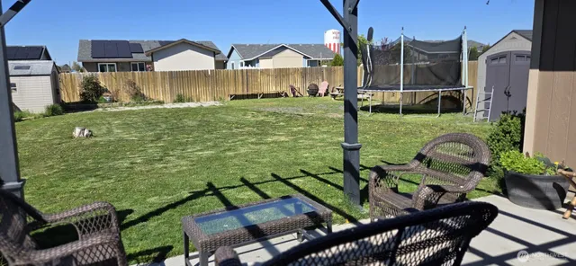 a view of yard in front of house