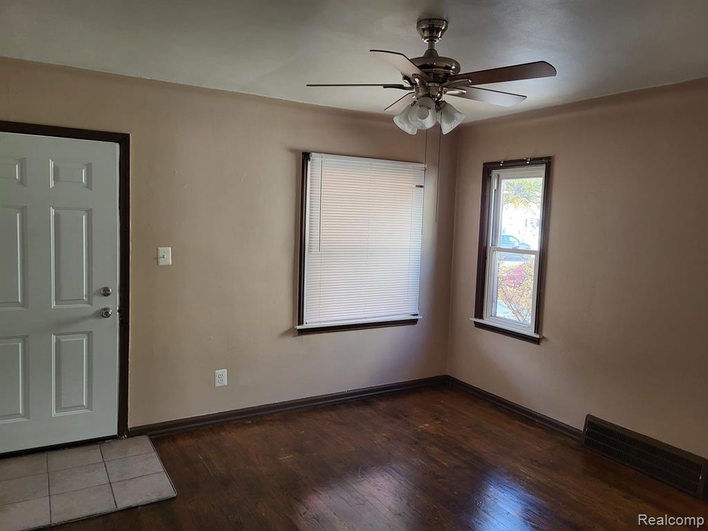 6621 Pelham Road Allen Park, MI 48101 - Photo 6 of 18