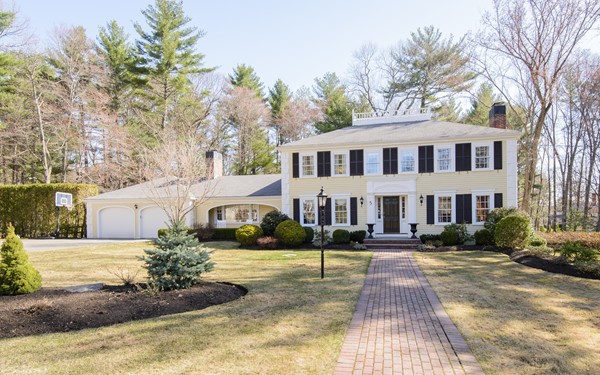 5 Huntingdon Road Lynnfield, MA 01940 - Photo 1 of 29 Gallery Image 1
