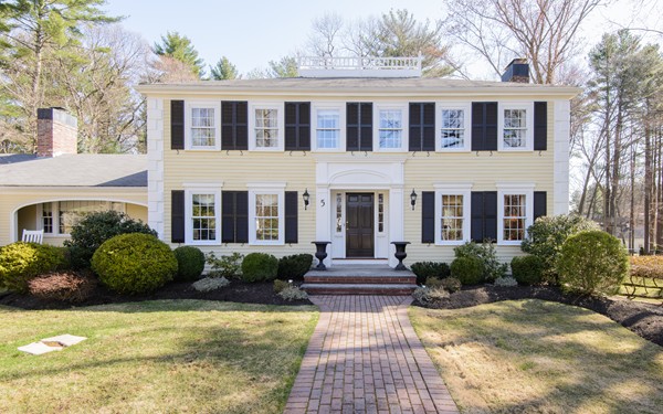 5 Huntingdon Road Lynnfield, MA 01940 - Photo 3 of 29 Gallery Image 3