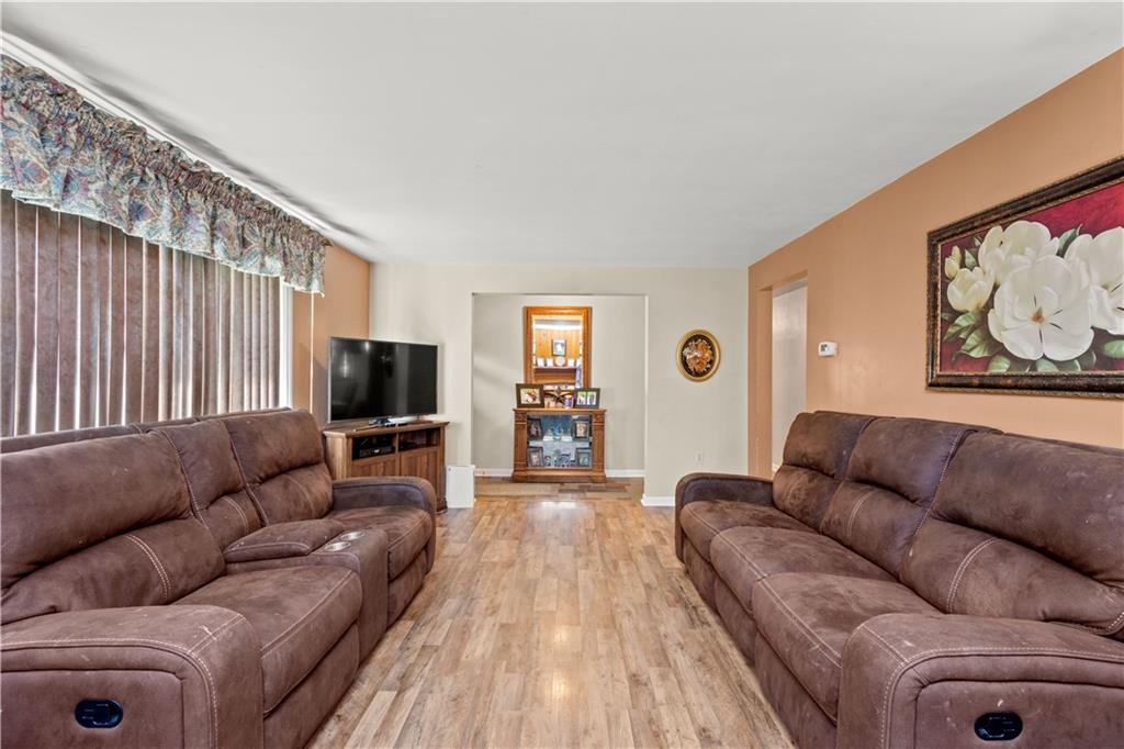 4597 East Willock Road Pittsburgh, PA 15227 - Photo 4 of 22 Gallery Image 4