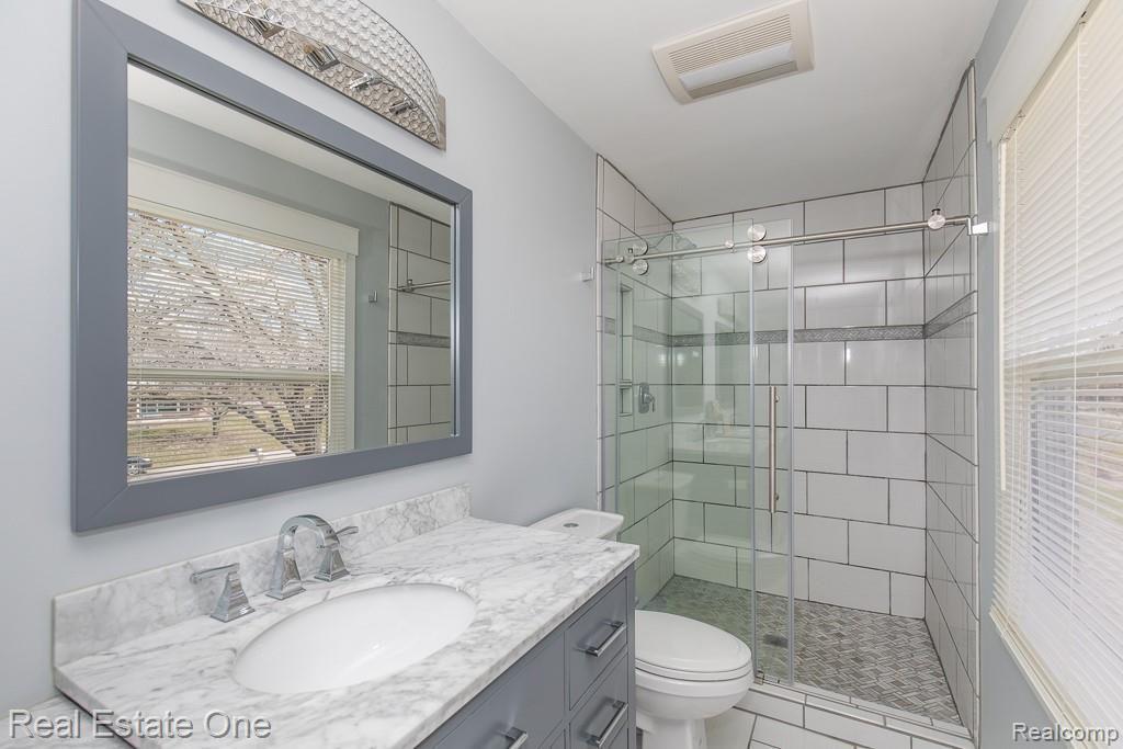 585 South Fieldstone Drive Rochester Hills, MI 48309 - Photo 24 of 34