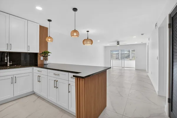 $229,995 | 9780 Marina Boulevard, Unit 425, Boca Raton, FL 33428