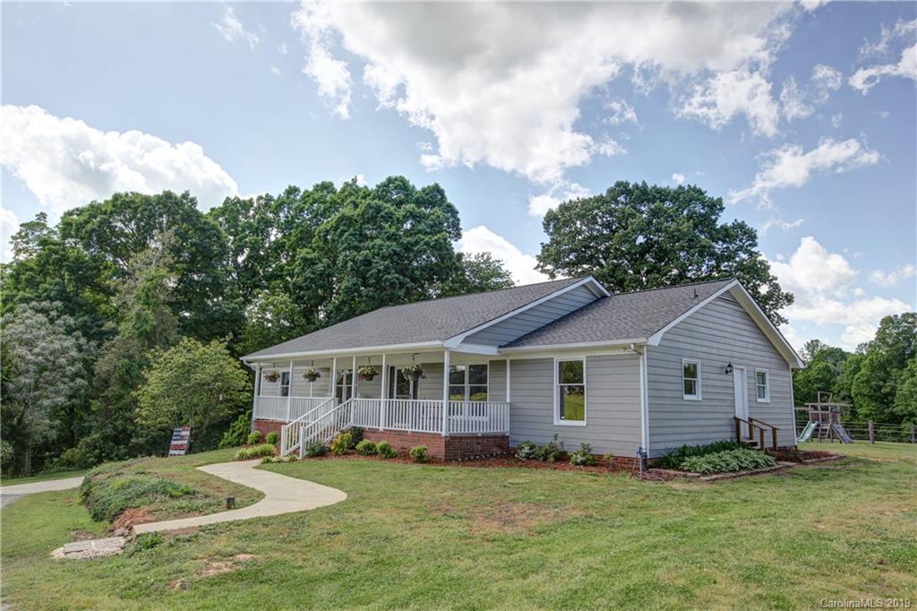 637 Old Hardin Road Dallas, NC 28034 - Photo 4 of 33 Gallery Image 4