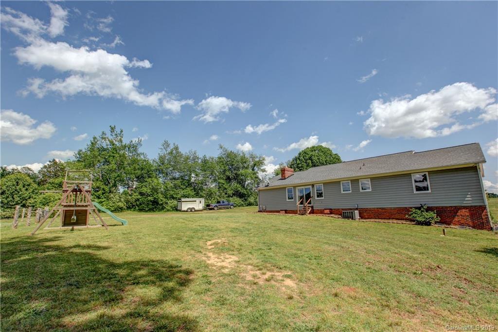637 Old Hardin Road Dallas, NC 28034 - Photo 5 of 33 Gallery Image 5