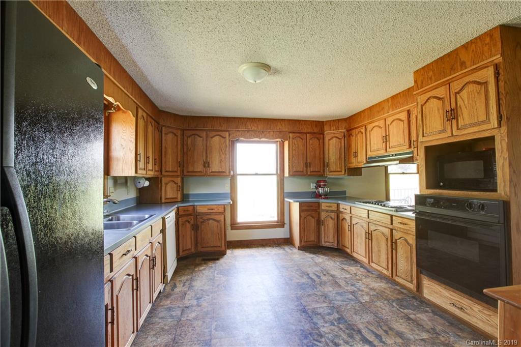 637 Old Hardin Road Dallas, NC 28034 - Photo 10 of 33 Gallery Image 10