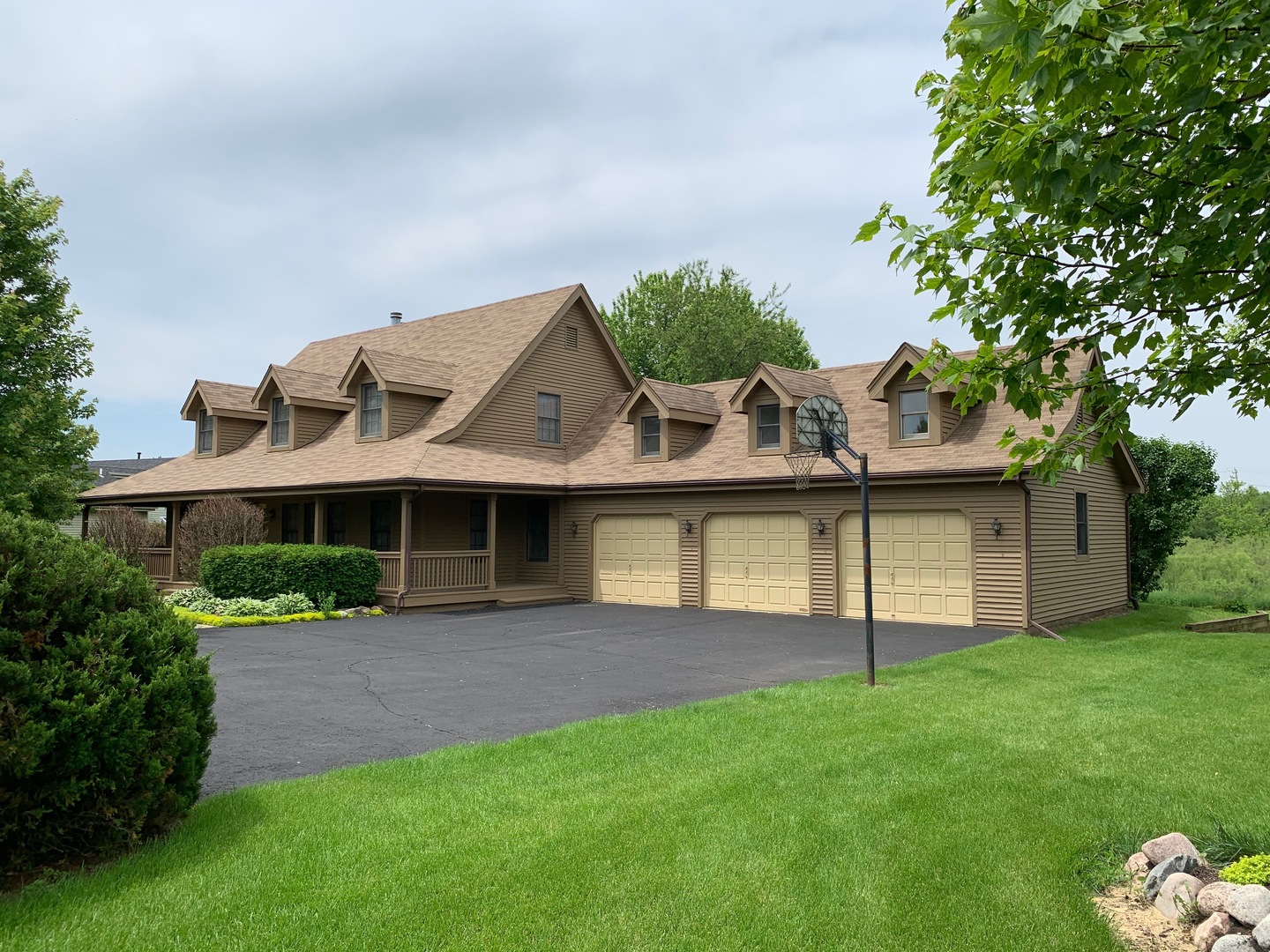 S850 Spring Green Way Batavia, IL 60510 - Photo 1 of 35
