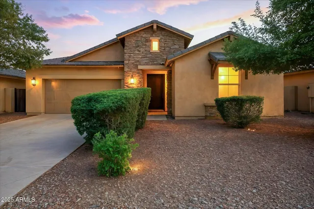 $659,000 | 1520 East King Bird Drive, Gilbert, AZ 85297