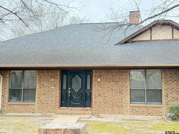 $2,600 | 2304 Deanna Avenue, Mount Pleasant, TX 75455
