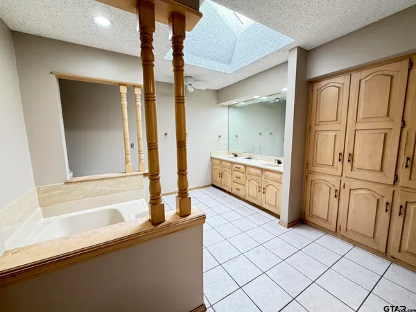 $2,600 | 2304 Deanna Avenue, Mount Pleasant, TX 75455