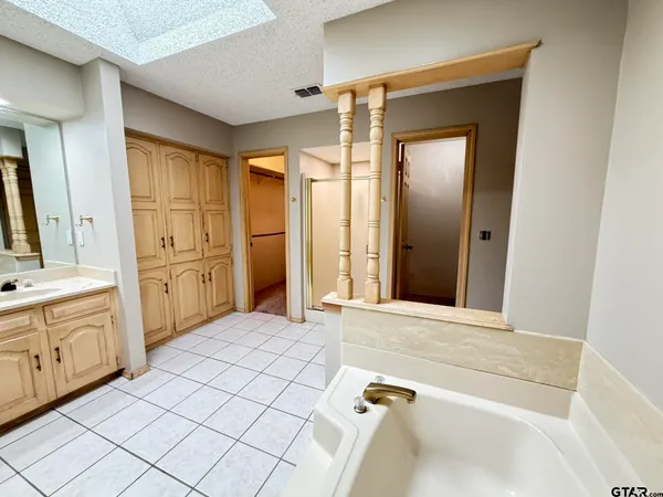 $2,600 | 2304 Deanna Avenue, Mount Pleasant, TX 75455