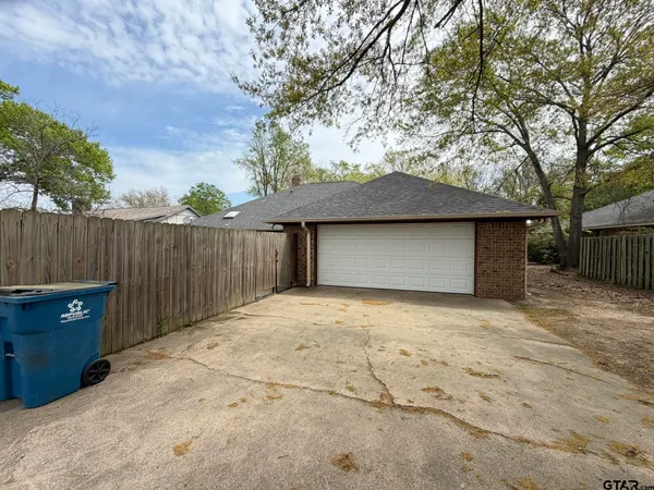 $2,600 | 2304 Deanna Avenue, Mount Pleasant, TX 75455