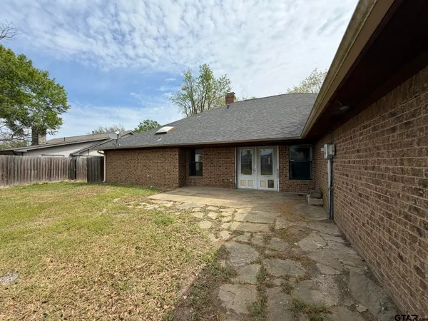 $2,600 | 2304 Deanna Avenue, Mount Pleasant, TX 75455