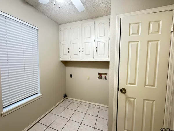 $2,600 | 2304 Deanna Avenue, Mount Pleasant, TX 75455