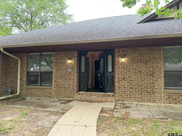 $2,450 | 2304 Deanna Avenue, Mount Pleasant, TX 75455