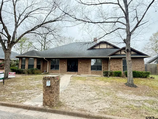 $2,600 | 2304 Deanna Avenue, Mount Pleasant, TX 75455