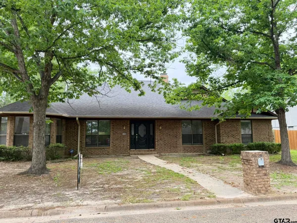 $2,450 | 2304 Deanna Avenue, Mount Pleasant, TX 75455
