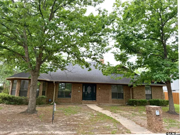 $2,450 | 2304 Deanna Avenue, Mount Pleasant, TX 75455