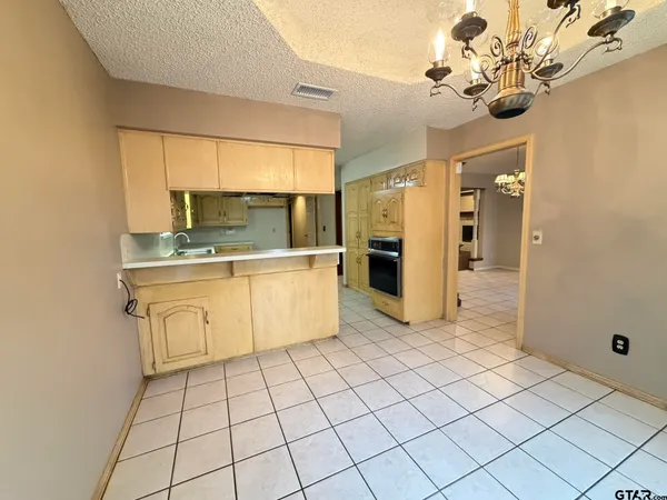 $2,600 | 2304 Deanna Avenue, Mount Pleasant, TX 75455