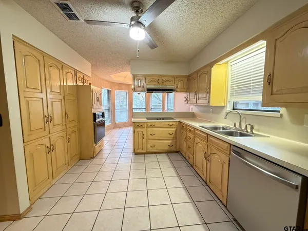 $2,600 | 2304 Deanna Avenue, Mount Pleasant, TX 75455