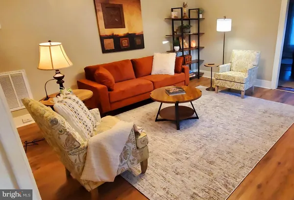 $1,400 | 404 North Main Street, Unit 1, Edinburg, VA 22824