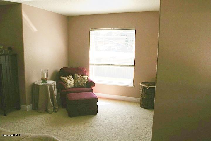 2952 Folsom Road Mims, FL 32754 - Photo 10 of 26 Masrer sitting area