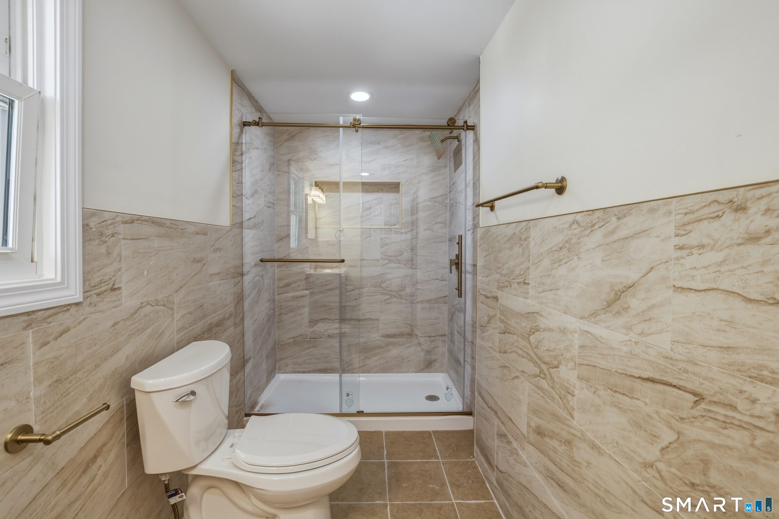 461 Mountain Road Newington, CT 06111 - Photo 7 of 21