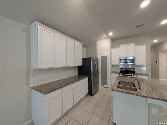 $2,300 | 9002 Sage Pond, Converse, TX 78109