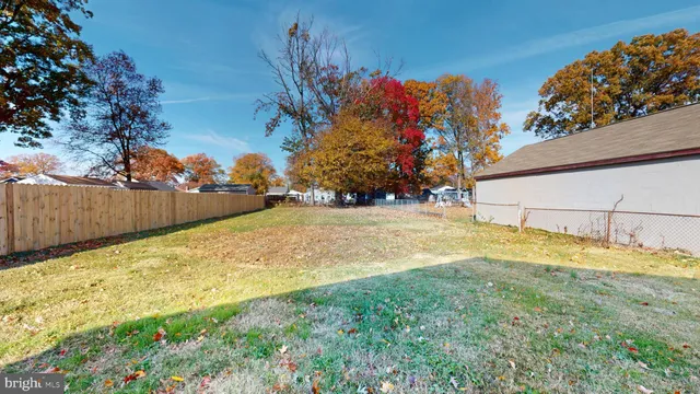 a view of yard with tree in the background