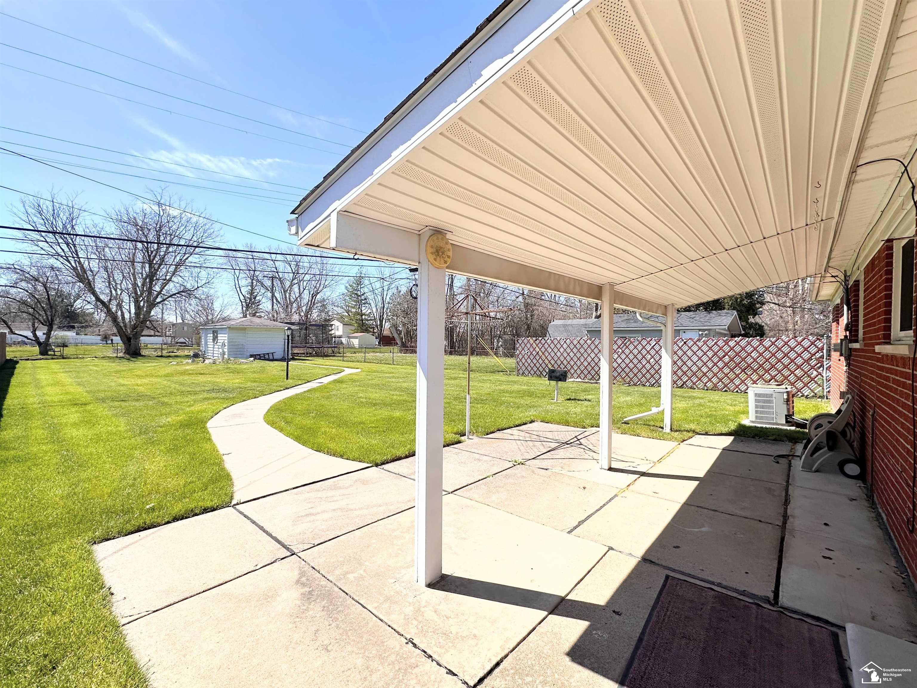 14739 Pennsylvania Road Riverview, MI 48193 - Photo 8 of 20 50140602-8343d79d-c53b-468a-a6e3-b3891d56e043.JPG