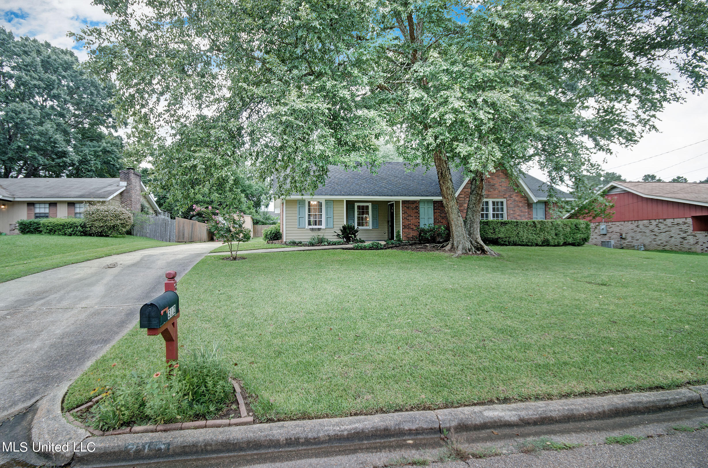 312 Longmeadow Court Ridgeland, MS 39157 - Photo 2 of 27 IMGP7752_3_4