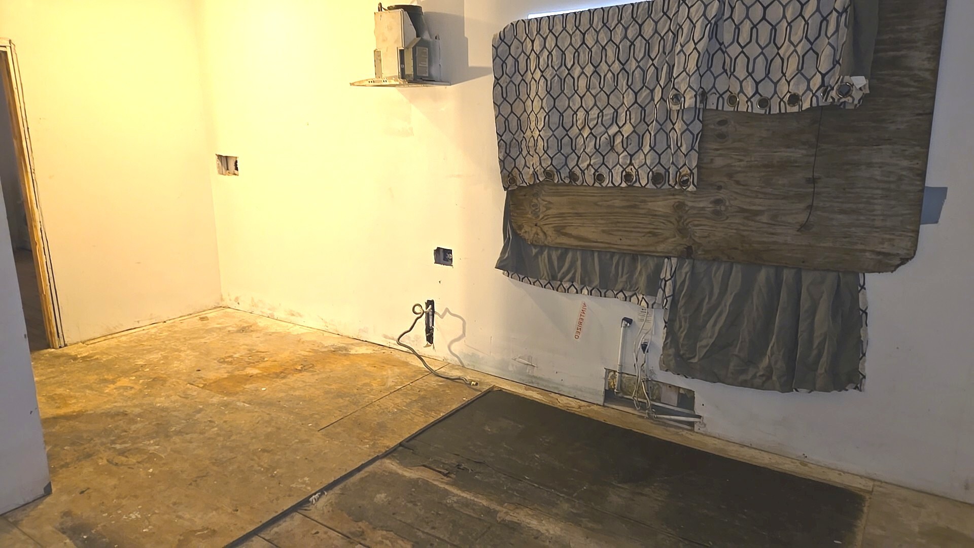 8216 South Rhodes Avenue Chicago, IL 60619 - Photo 16 of 22 a bathroom with a sink