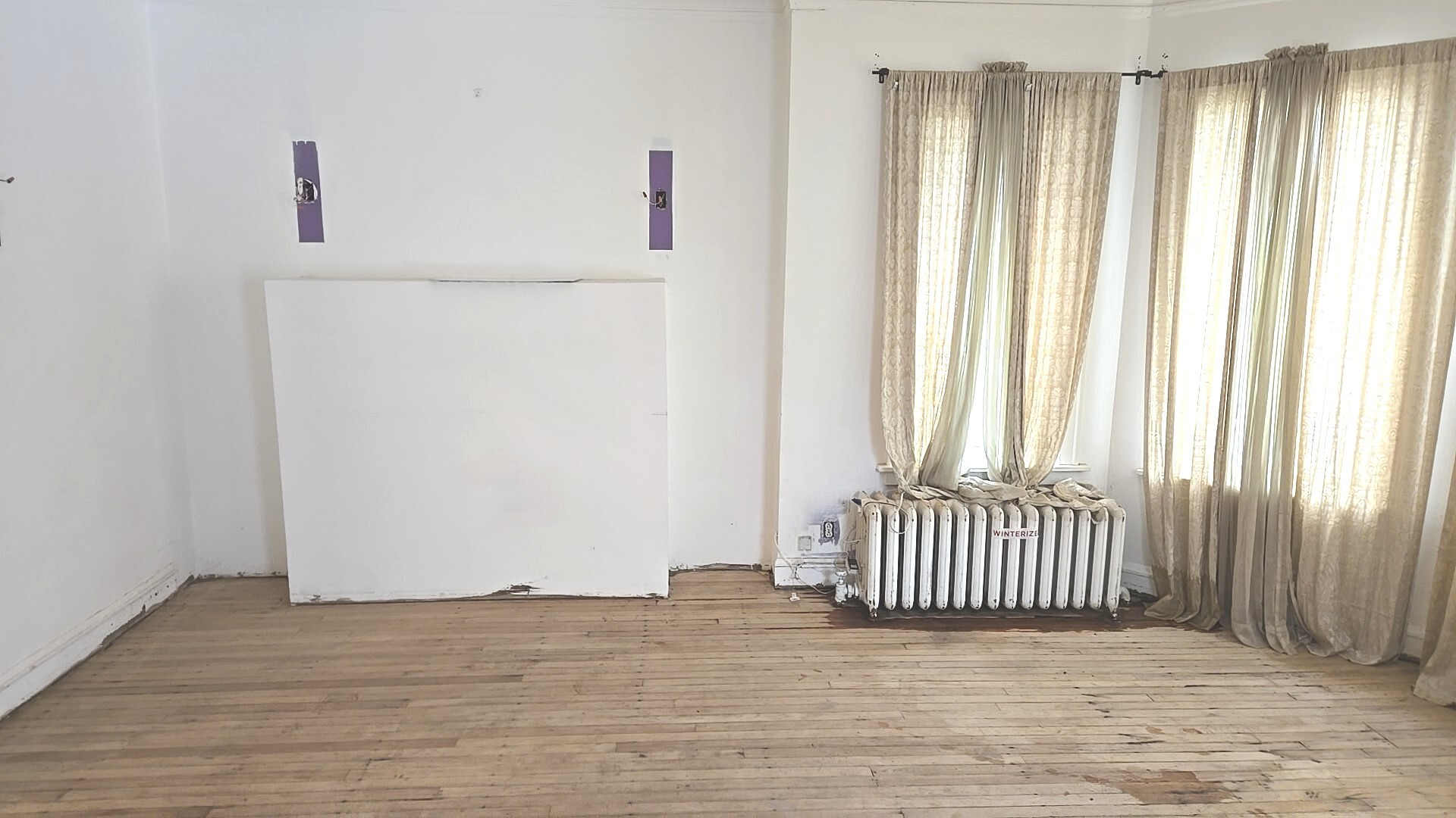 8216 South Rhodes Avenue Chicago, IL 60619 - Photo 8 of 22 a view of a livingroom with a porch