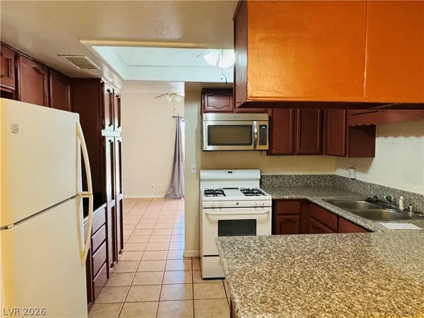 $1,600 | 539 Grimsby Avenue, Henderson, NV 89014