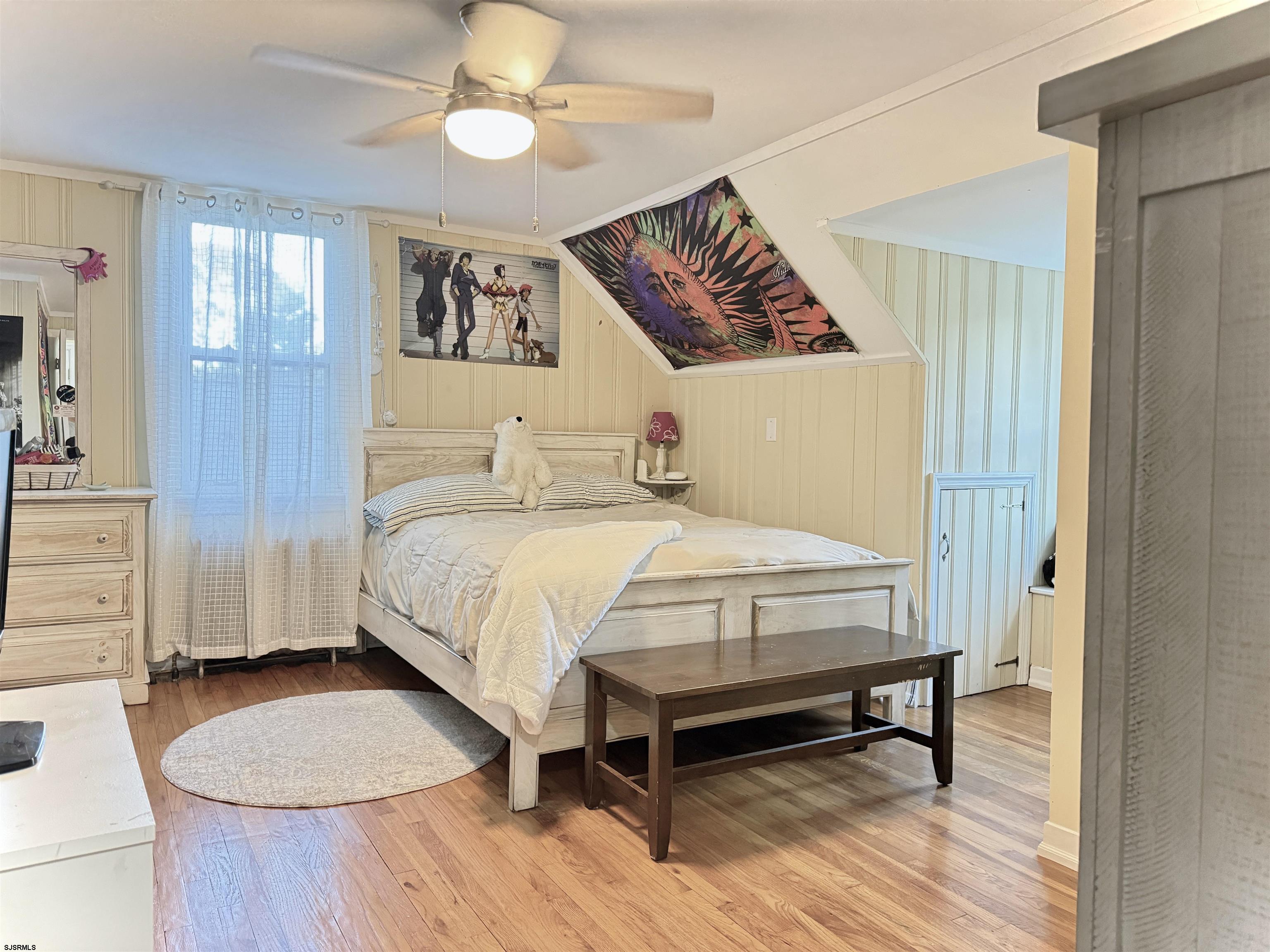 605 Shore Road Linwood, NJ 08221 - Photo 65 of 99 a spacious bedroom with a bed and a table