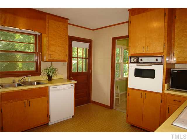 721 Coventry Court Raleigh, NC 27609 - Photo 8 of 21 Gallery Image 8