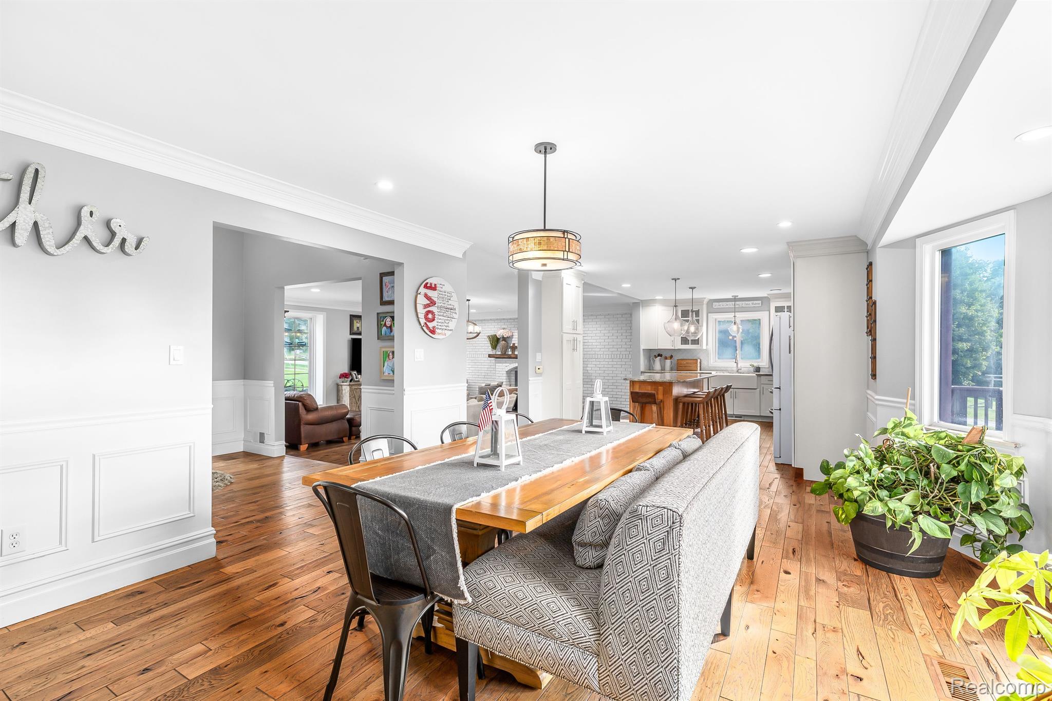 Wood flooring and neutral colors.