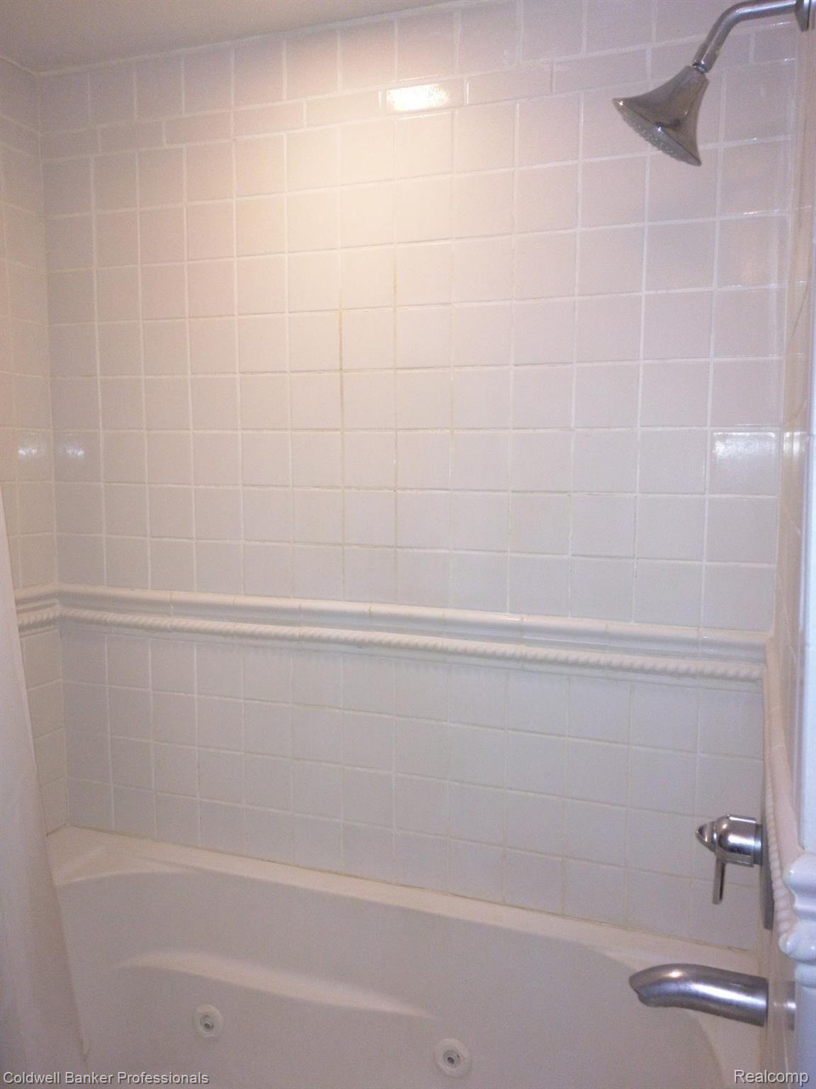 800 South Cranbrook Road Bloomfield Hills, MI 48301 - Photo 18 of 38 Hall Bath