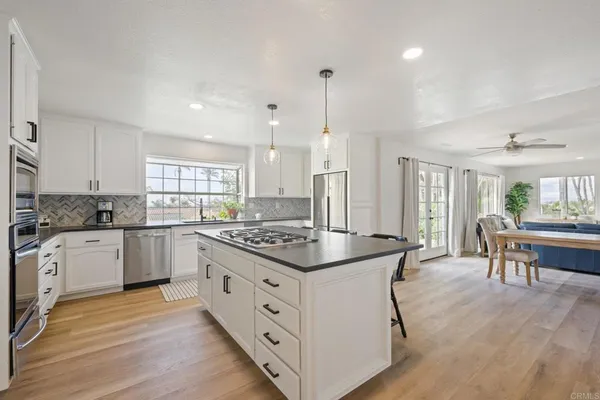 $1,575,000 | 330 Skyline Drive, Vista, CA 92084