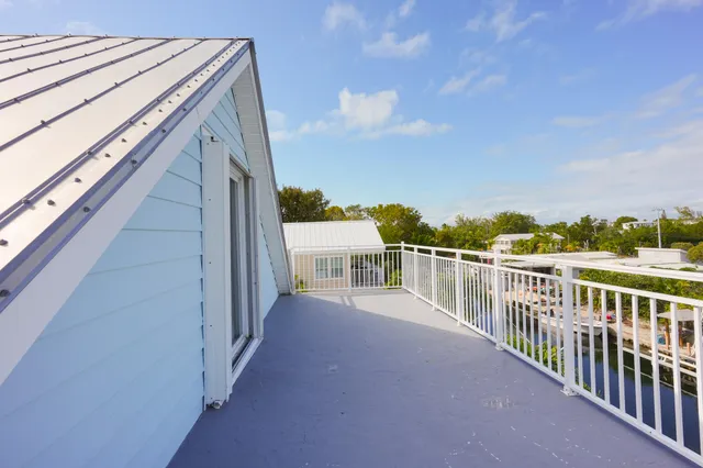 a view of a dinning room with balcony