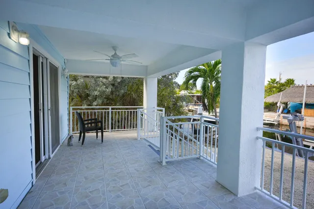 a view of entryway and hall